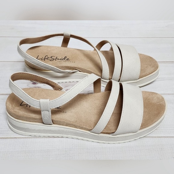 LifeStride Women's Zoe Sport Sandal- in bone color. 6.5W - Picture 3 of 7